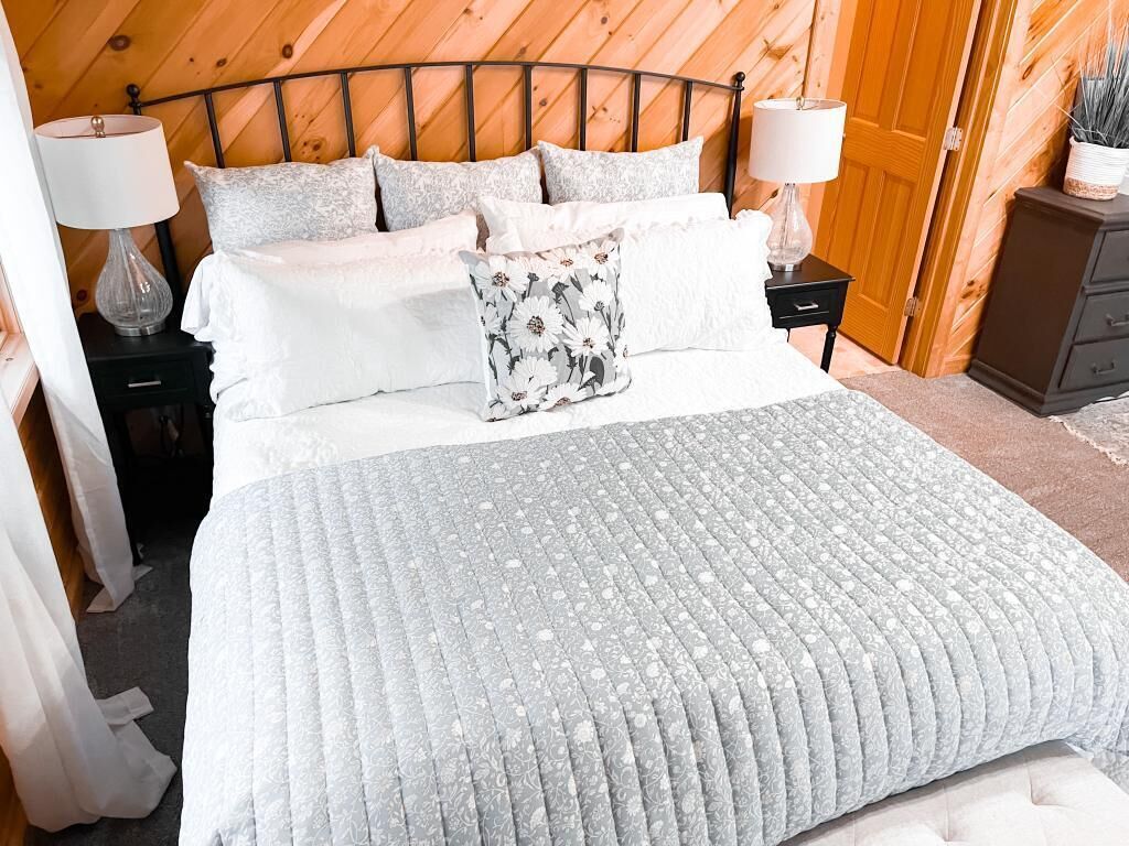 5 bedrooms, desk, iron/ironing board, free WiFi