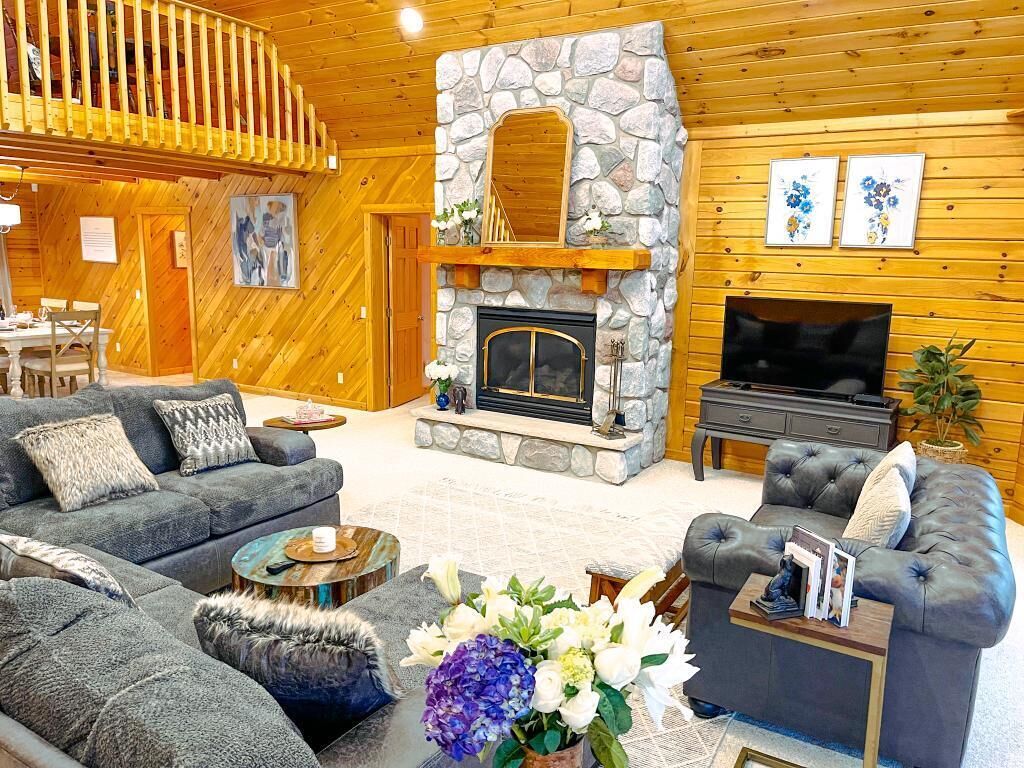 Smart TV, fireplace, printers