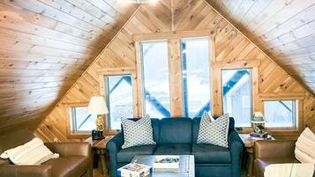 Smart TV, chimenea y impresora