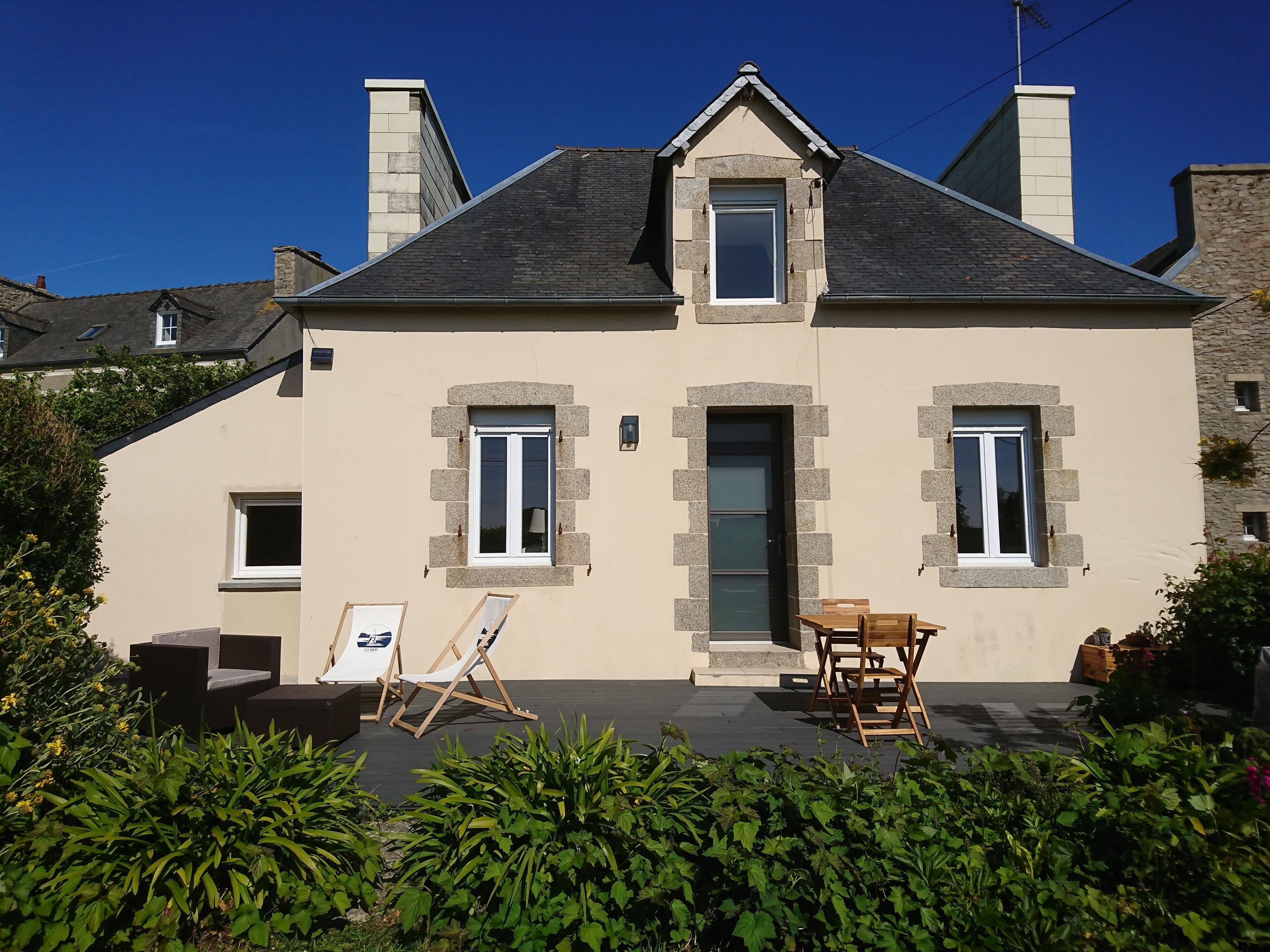 Ti Mammig Reina near town, beach 800m, GR34 trail, large garden