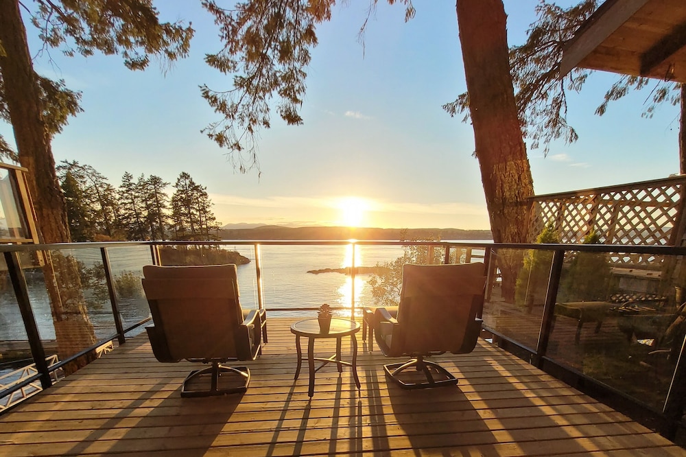 Ocean front, west facing with incredible sunsets