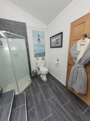 Shower, hair dryer, towels, soap - Ocean front, west facing with incredible sunsets (Quathiaski cove)