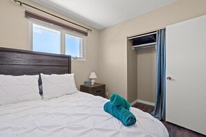 5 habitaciones, tabla de planchar con plancha, wifi y ropa de cama 