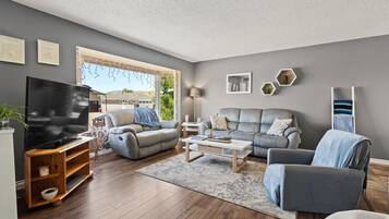 Tv, bøger, kontorer