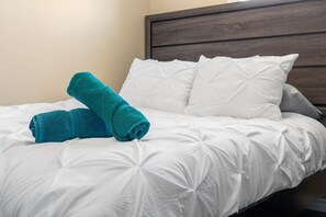 5 bedrooms, iron/ironing board, WiFi, bed sheets