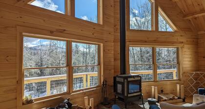 Log Home Mt Sunapee View - 5 min from beach and mountain & 9 min from town