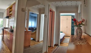 2 bedrooms, desk, free WiFi, bed sheets