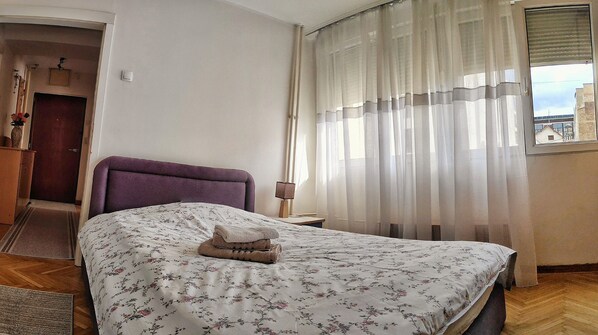 2 bedrooms, desk, free WiFi, bed sheets