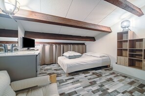 1 bedroom, iron/ironing board