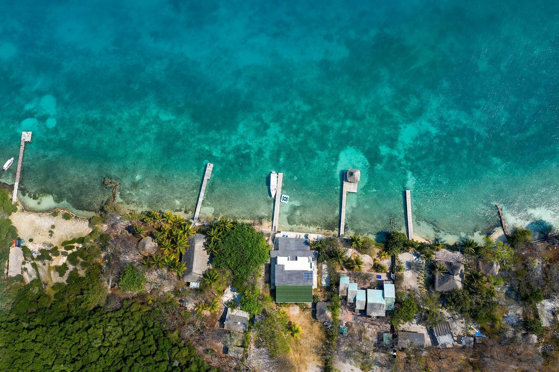Car123 - Charming waterfront house in Rosario Islands