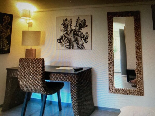 Interior - Auberge Sainte Marguerite - "San Peyre" room (La Garde)