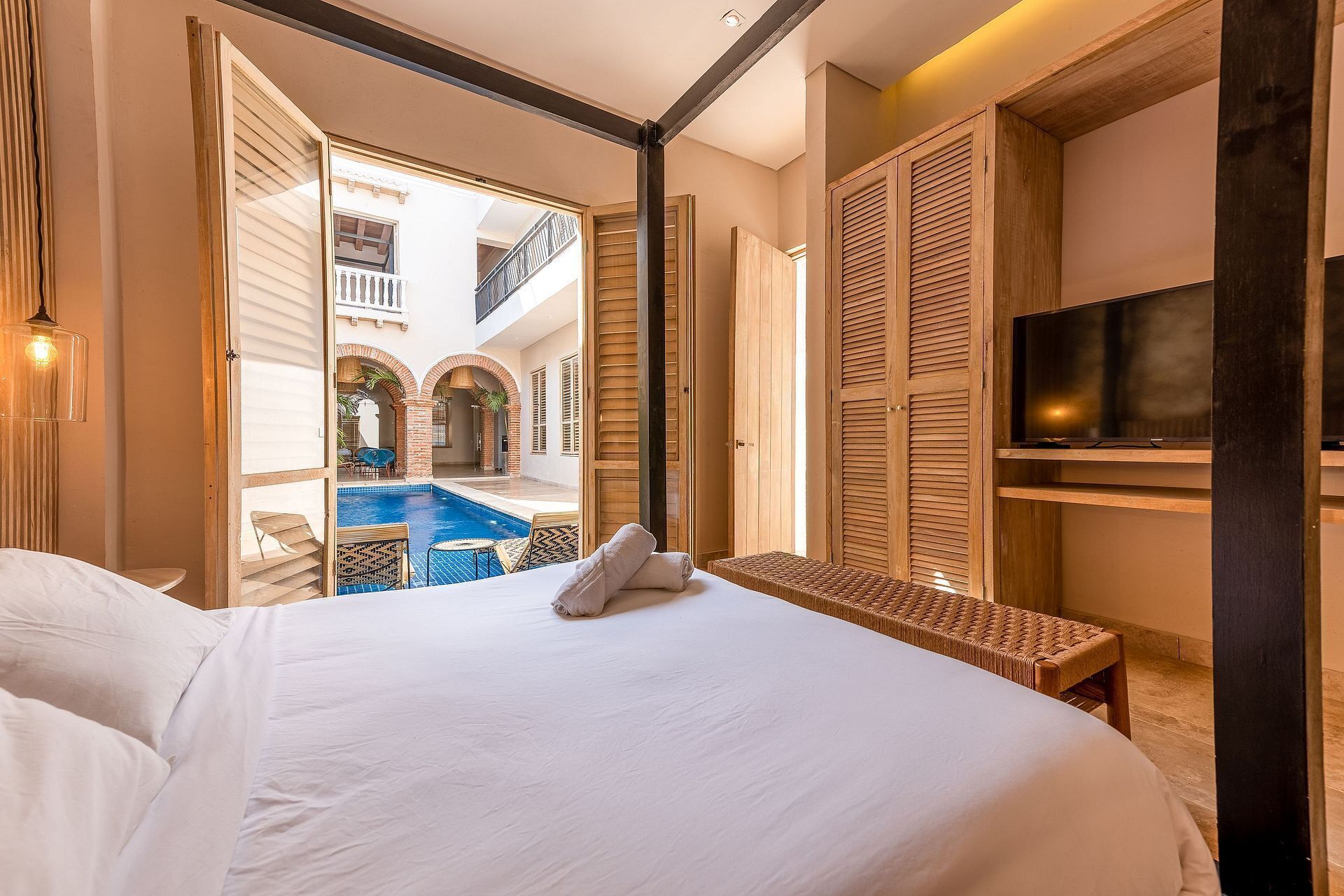 Car012 - Unique 7 bedroom colonial mansion Cartagena