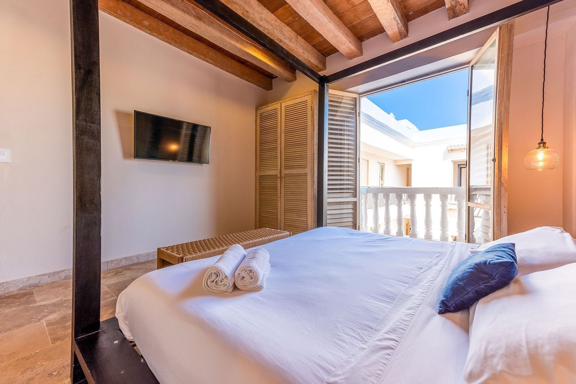 Car012 - Unique 7 bedroom colonial mansion Cartagena