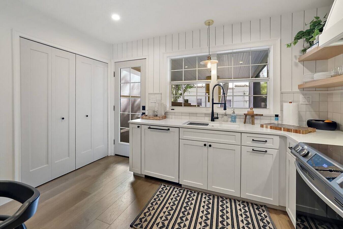 雪櫃、微波爐、焗爐、爐具