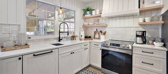 Closest Stay to Downtown Mt Dora - Renovated - Walk Everywhere - 5-Star Reviews