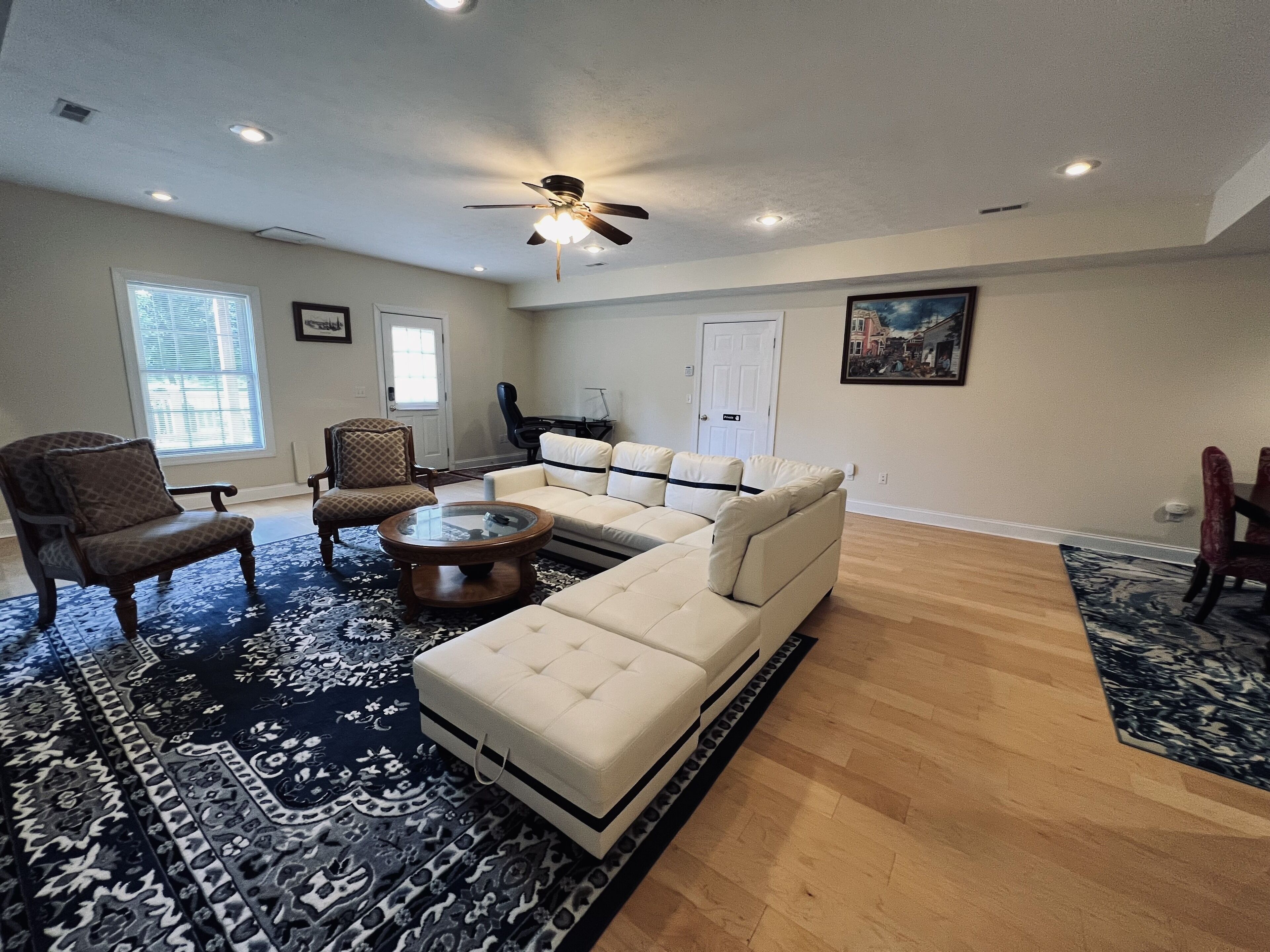 Private, safe, quiet, 2 bedrooms, spacious living room, kitchenette & study area