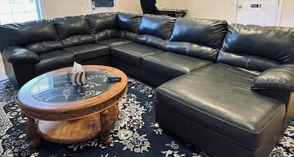 Private, safe, quiet, 2 bedrooms, spacious living room, kitchenette & study area