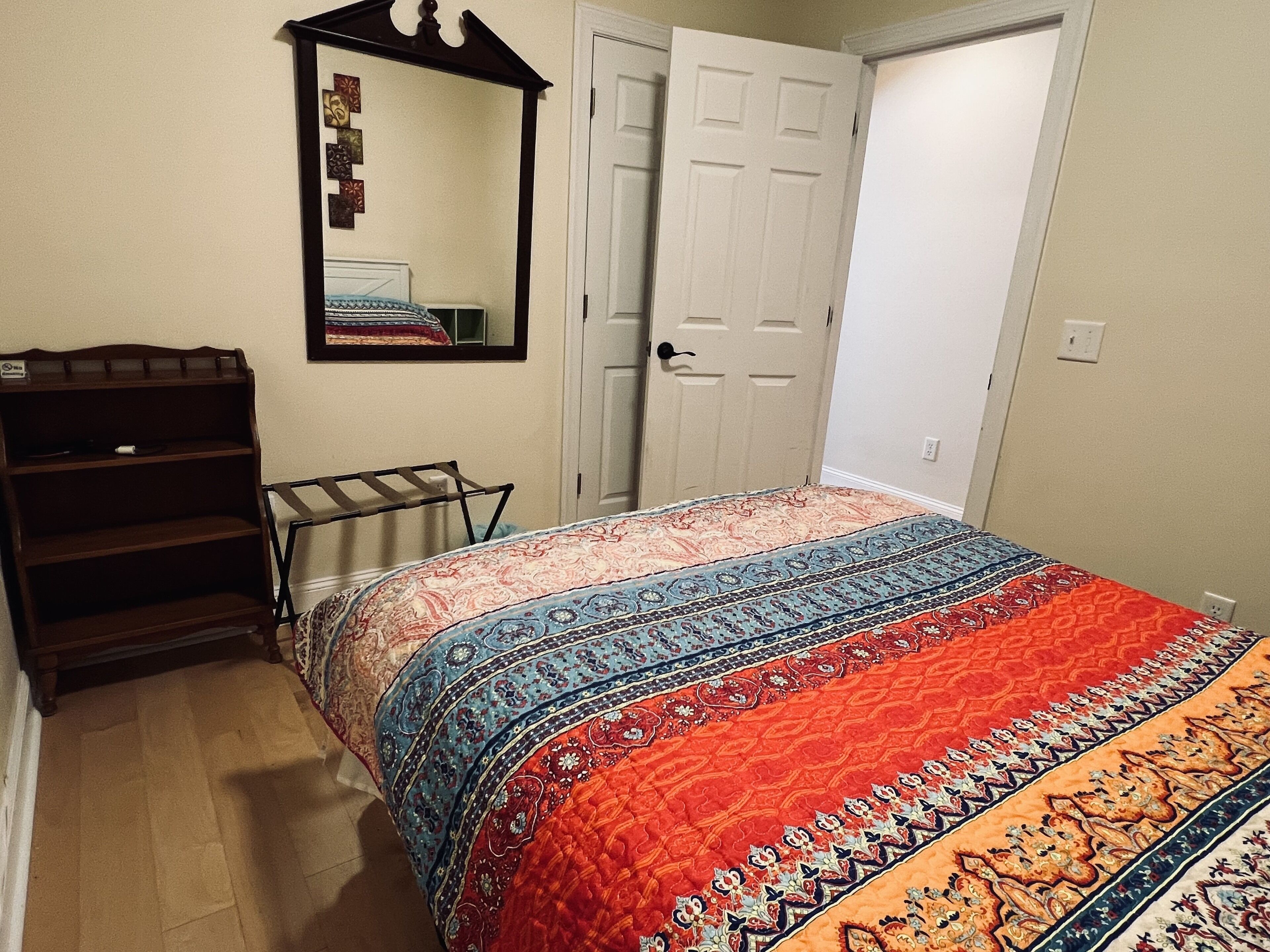 Private, safe, quiet, 2 bedrooms, spacious living room, kitchenette & study area