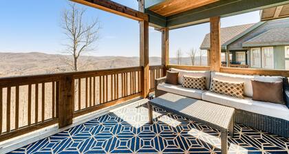Peaceful mountain getaway with pools, hiking trails & bocce courts
