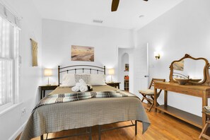 2 camere, una scrivania, ferro/asse da stiro, culla da viaggio