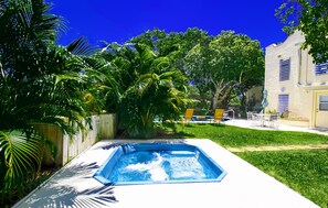 Pool - Enchanting Casita with salt water Pool 2 miles from the beach (Pompano Beach)