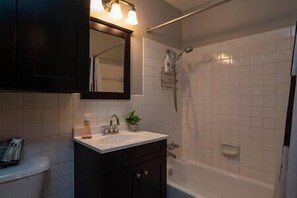Combined shower/bathtub, hair dryer, towels, soap
