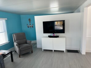 Interior - Cozy beach cottage... (Jensen Beach)