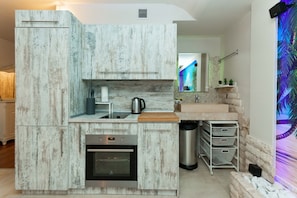 Studio – comfort | Eget tekjøkken | Kjøleskap, ovn, kokeplater og oppvaskmaskin