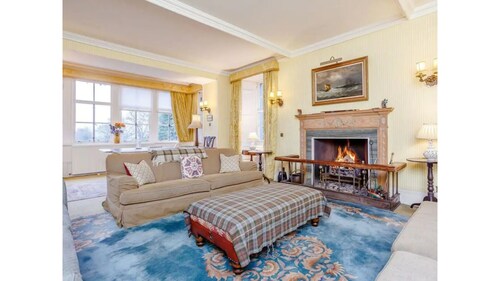 Large country house perfect for family or friends.