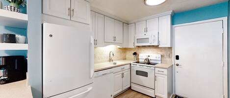 Køleskab, mikrobølgeovn, ovn, kogeplade