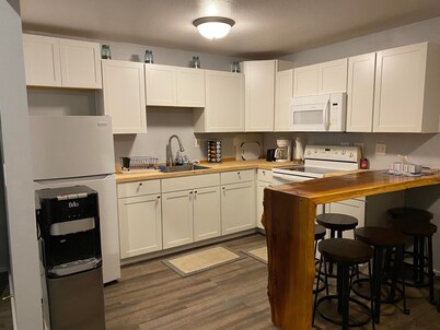 Cozy, clean, lodging located a few minutes walk from Knudson Cove Marina.