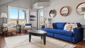 Smart TV - Luxury | Comfort | Pool | Hot Tub | Gym (Invermere)