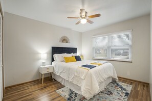3 bedrooms, desk, travel cot, free WiFi