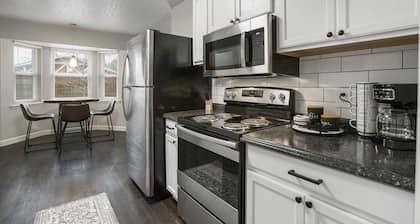 Charming 3bed/2 bath near Gathering Place, Riverparks and Downtown