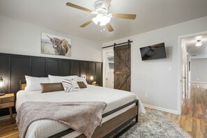 3 bedrooms, desk, travel cot, free WiFi