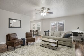 Una Smart TV, libros