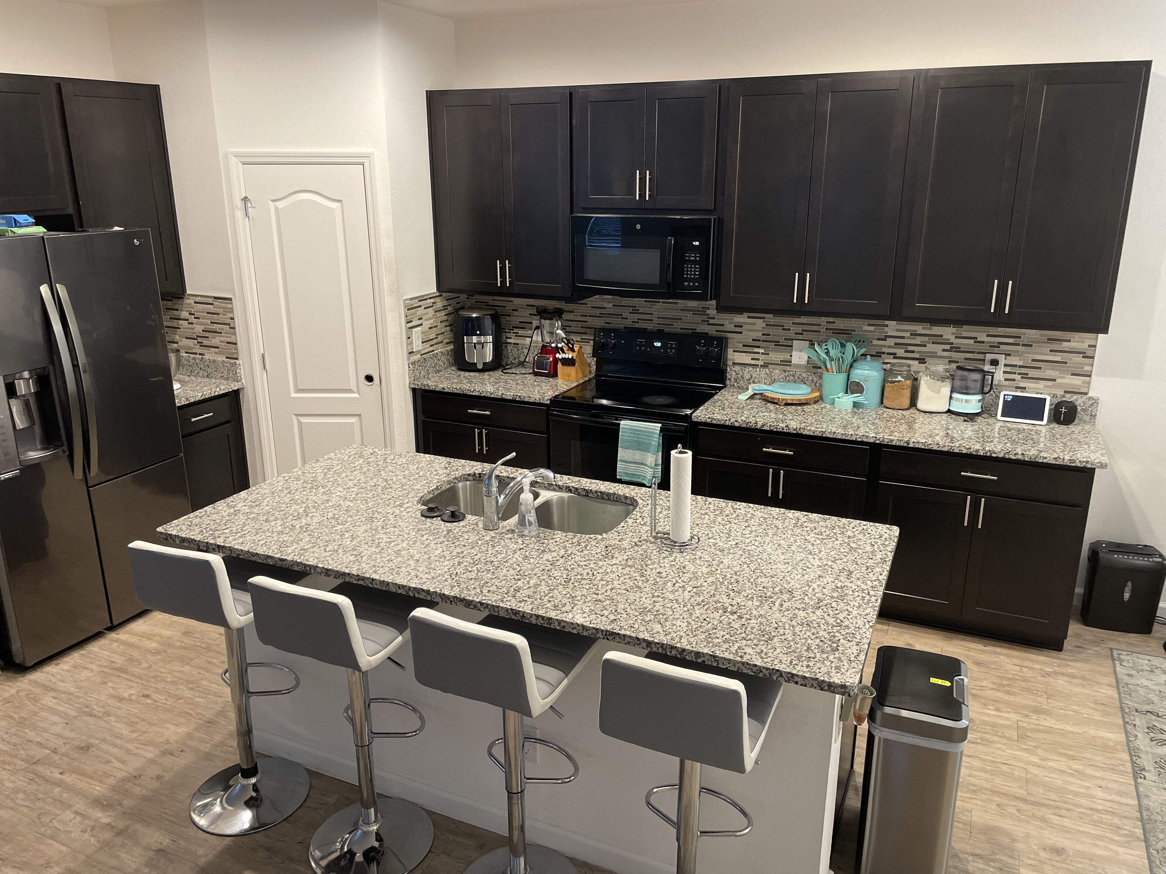 A Luxurious Getaway - 3 Bedroom Cozy & Modern Home