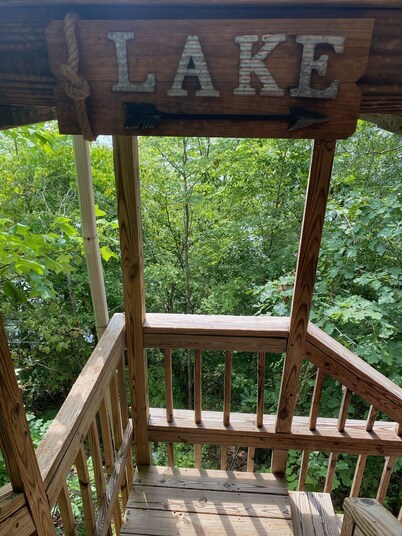 Lakefront Tillery Getaway- Forever views of Morrow Mountain