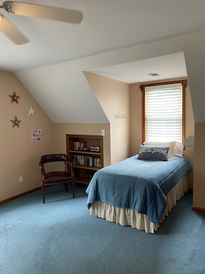 4 bedrooms, iron/ironing board, free WiFi, bed sheets - Lakefront Tillery Getaway- Forever views of Morrow Mountain (Troy)