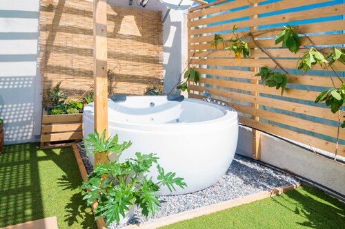 Roofgarden home w\ jacuzzi