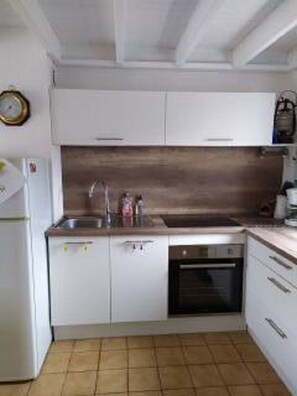 Réfrigérateur, four, plaque de cuisson, lave-vaisselle