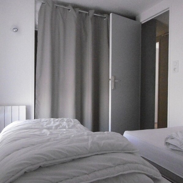 2 bedrooms, iron/ironing board