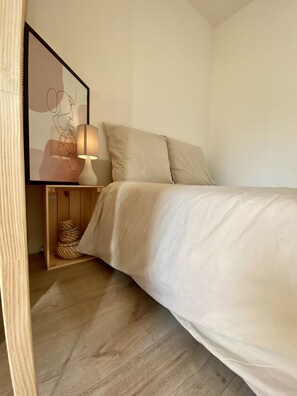 1 habitación, tabla de planchar con plancha, wifi gratis y ropa de cama 