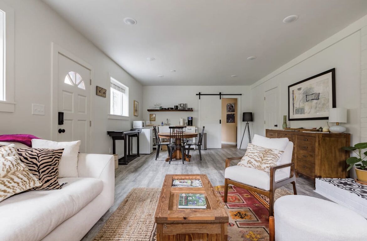  Secluded Apartment Close to Downtown