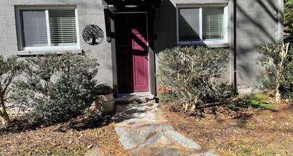 Secluded Suite Close to Downtown