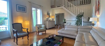 Detached house + private pool located 5 mn from Avignon and 15 mn from St Rémy