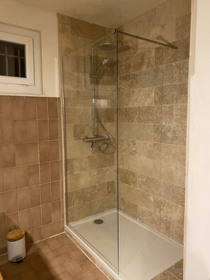 Shower, towels