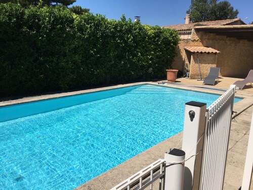 Detached house + private pool located 5 mn from Avignon and 15 mn from St Rémy