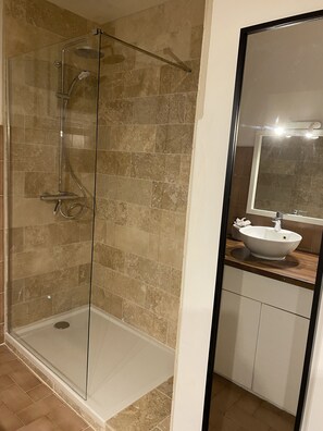 Shower, towels