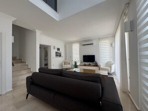 Smart TV - Luxurious Private 4 Bedroom Villa, all en-suite 5 minutes to Oludeniz Beach (Fethiye)